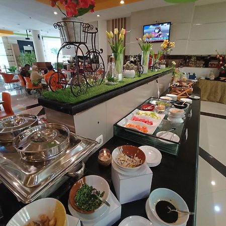Halogen Hotel Airport Surabaya Sidoarjo Exteriör bild