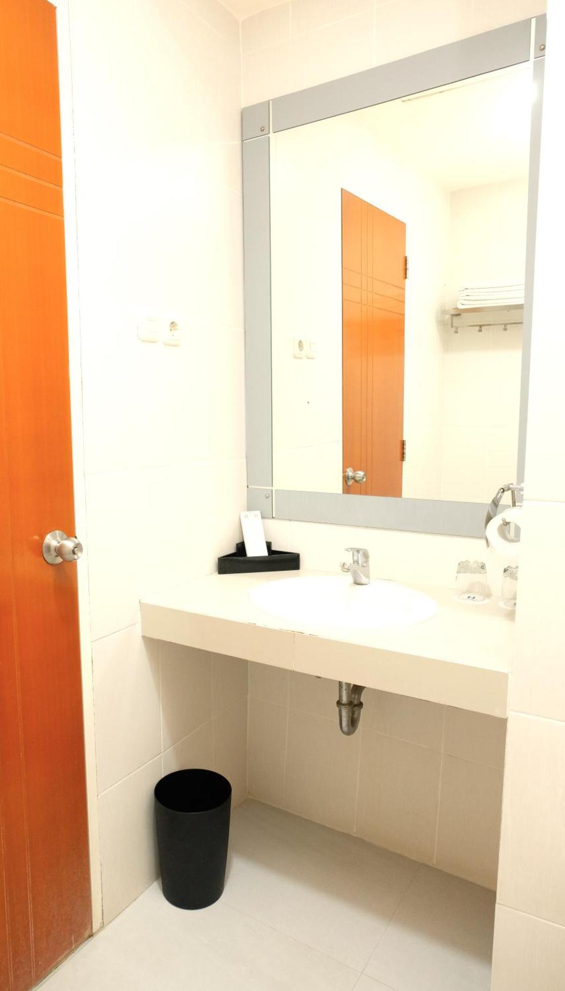 Halogen Hotel Airport Surabaya Sidoarjo Exteriör bild