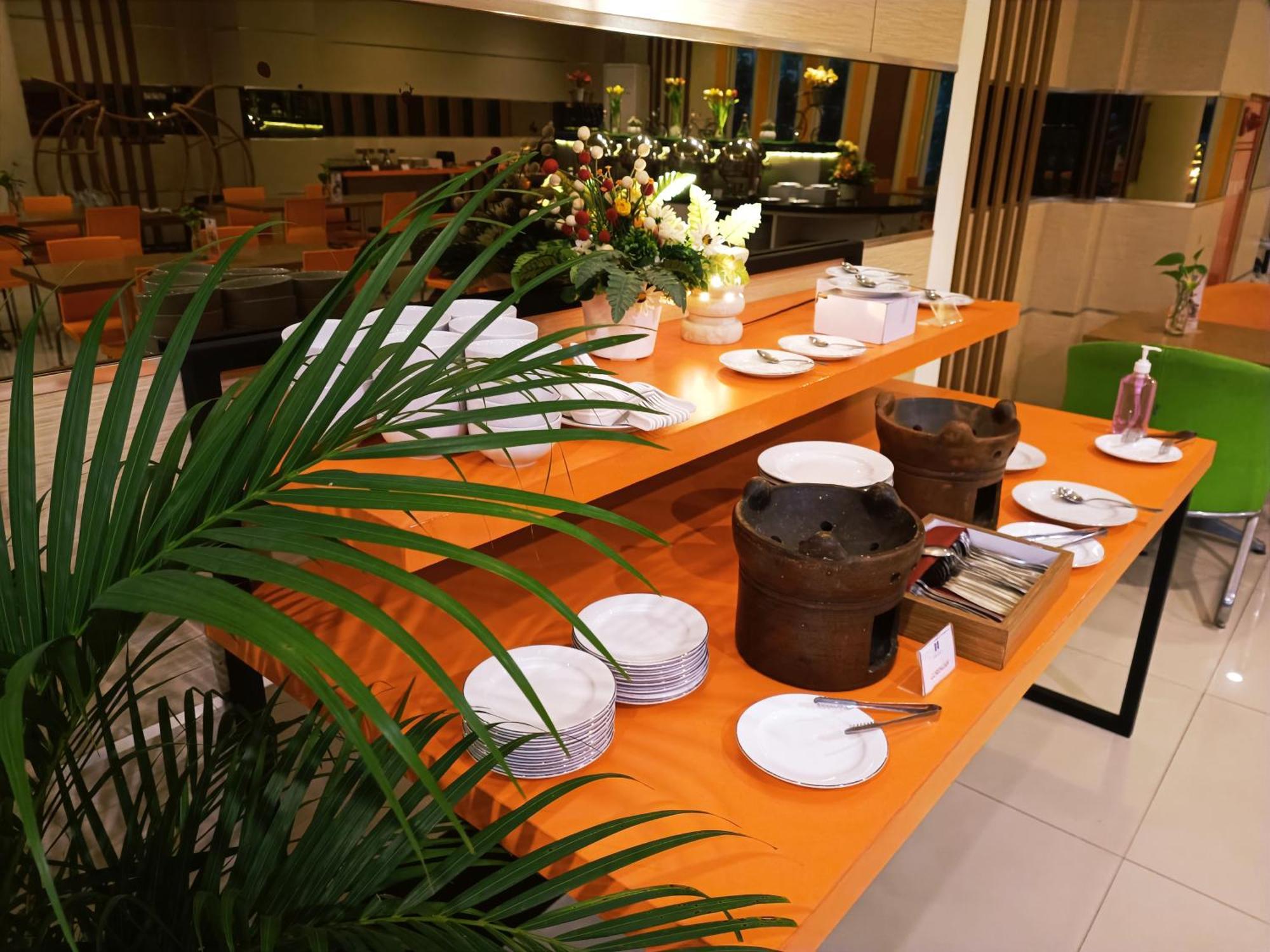 Halogen Hotel Airport Surabaya Sidoarjo Exteriör bild