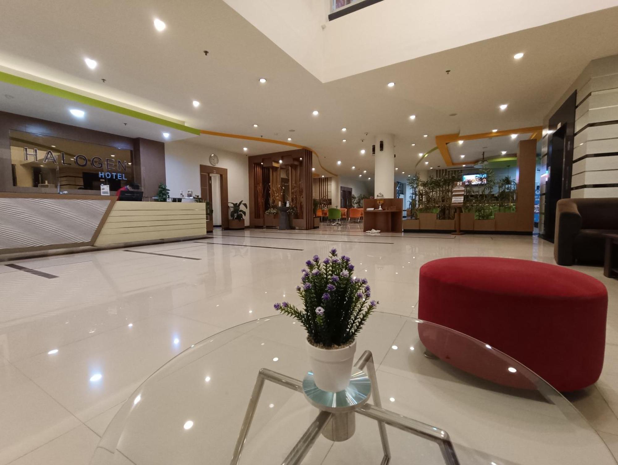 Halogen Hotel Airport Surabaya Sidoarjo Exteriör bild