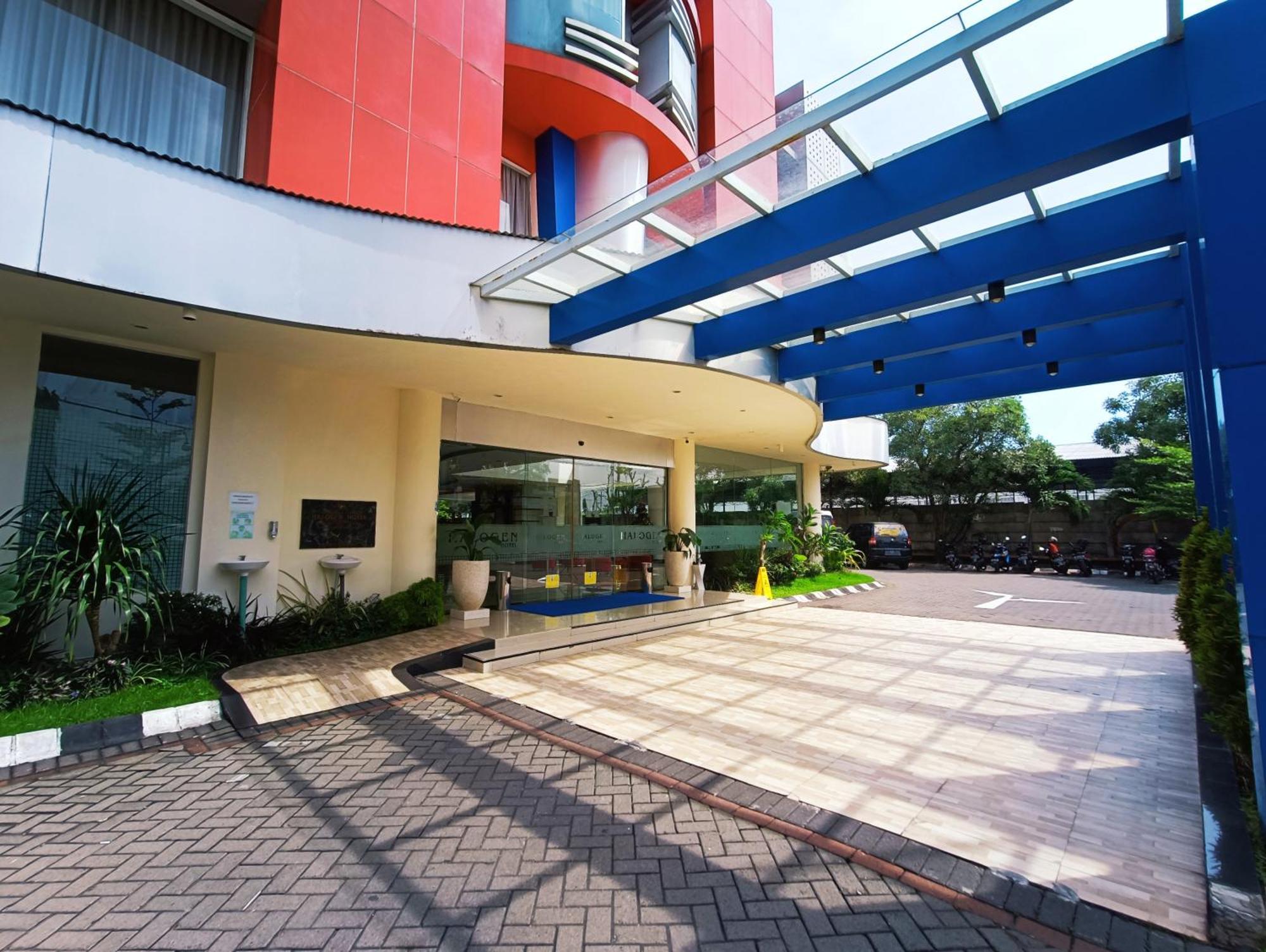 Halogen Hotel Airport Surabaya Sidoarjo Exteriör bild