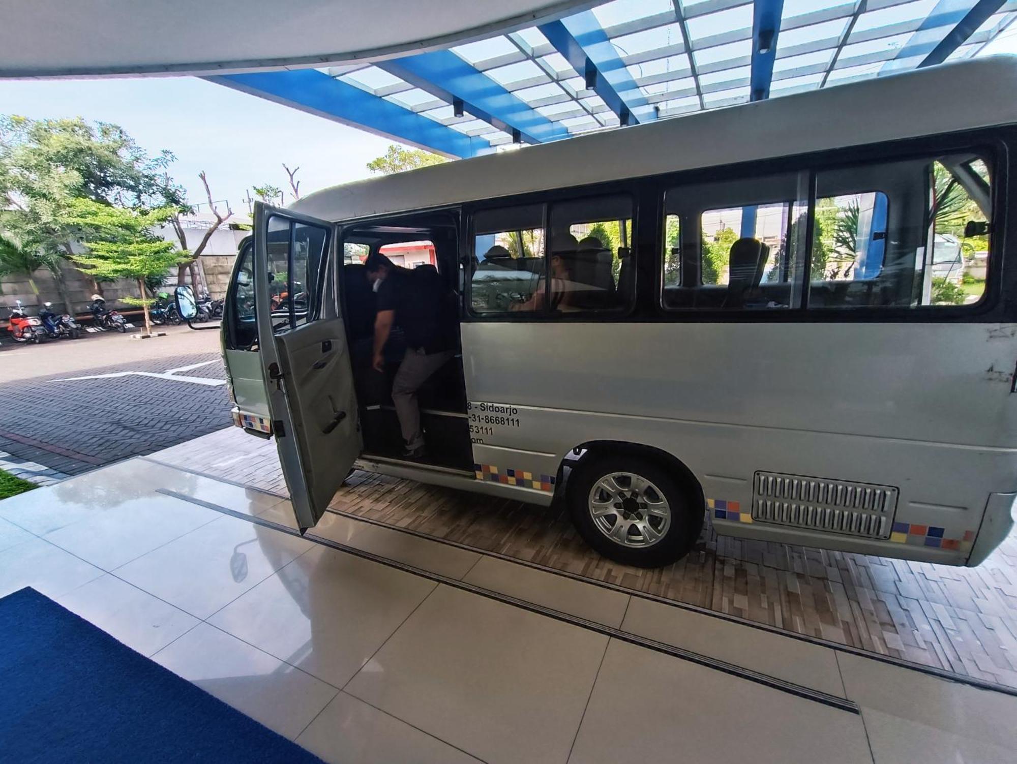 Halogen Hotel Airport Surabaya Sidoarjo Exteriör bild