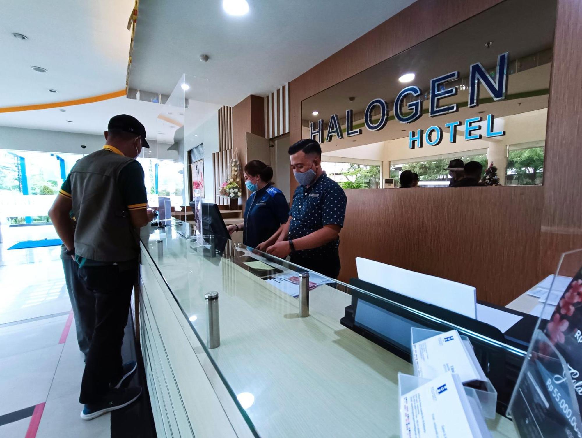 Halogen Hotel Airport Surabaya Sidoarjo Exteriör bild